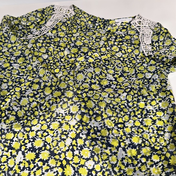 Lush Floral Button-Back Top - Picture 5 of 12